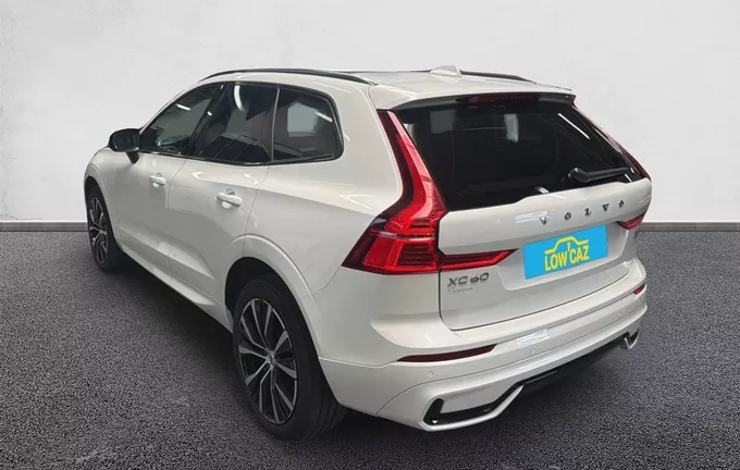 VOLVO XC60 B5 AWD 235 ch Geartronic 8 Ultimate Style Chrome extérieur trois quart arrière gauche 2129773