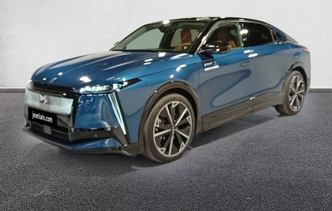 DS N°8 350 ch AWD Long Range Etoile extérieur trois quart avant gauche 096082