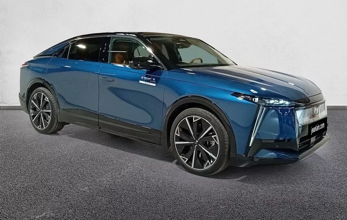 DS N°8 350 ch AWD Long Range Etoile extérieur trois quart avant droit 096082