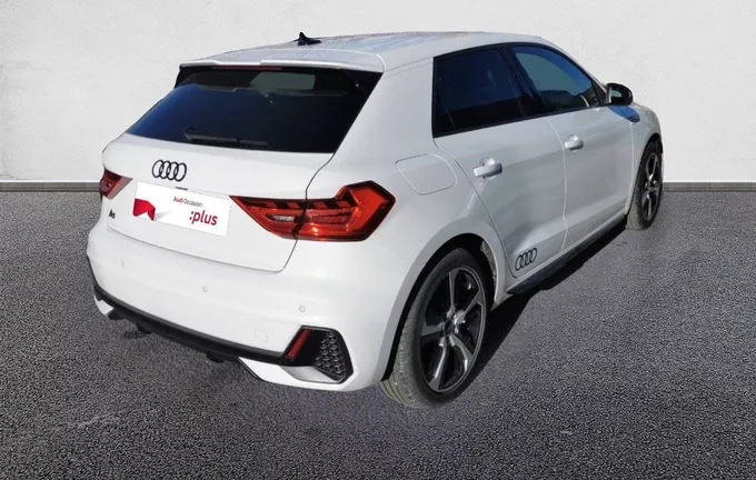 AUDI A1 Sportback 30 TFSI 116 ch S tronic 7 S Line extérieur trois quart arrière droit 0453