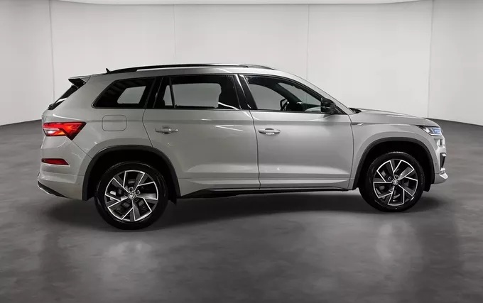 SKODA KODIAQ 2.0 TDI 150 SCR DSG7 7pl Sportline extérieur côté droit 2133019