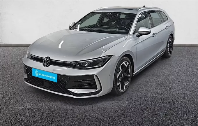VOLKSWAGEN PASSAT 2.0 TDI EVO SCR 150 DSG7 R-Line extérieur trois quart avant gauche 2125861
