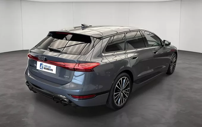 AUDI A6 E-TRON Avant Quattro S line extérieur trois quart arrière droit 5945