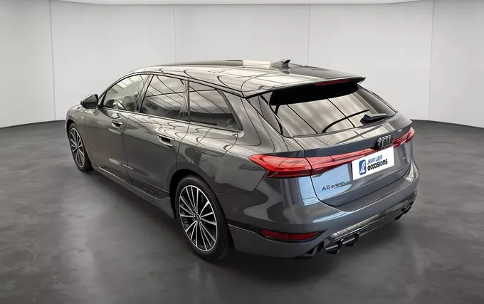 AUDI A6 E-TRON Avant Quattro S line extérieur trois quart arrière gauche 5945