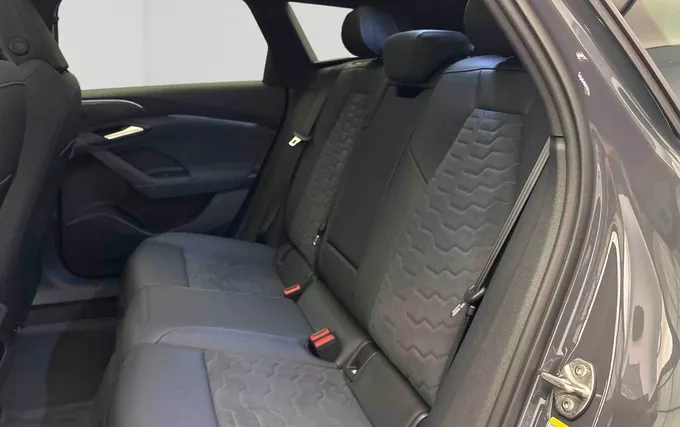 AUDI A6 E-TRON Avant Quattro S line photo 17 5945
