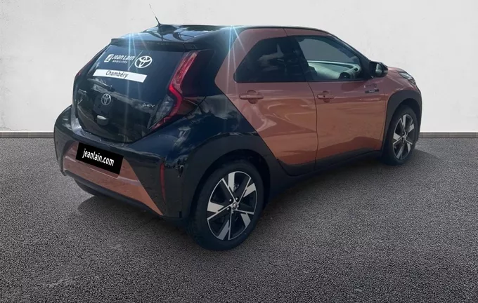 TOYOTA AYGO X Hybride 116h Graphic extérieur trois quart arrière droit 165444