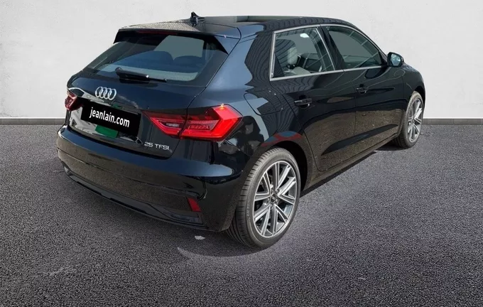 AUDI A1 Sportback 25 TFSI 95 ch S tronic 7 Design extérieur trois quart arrière droit 6074