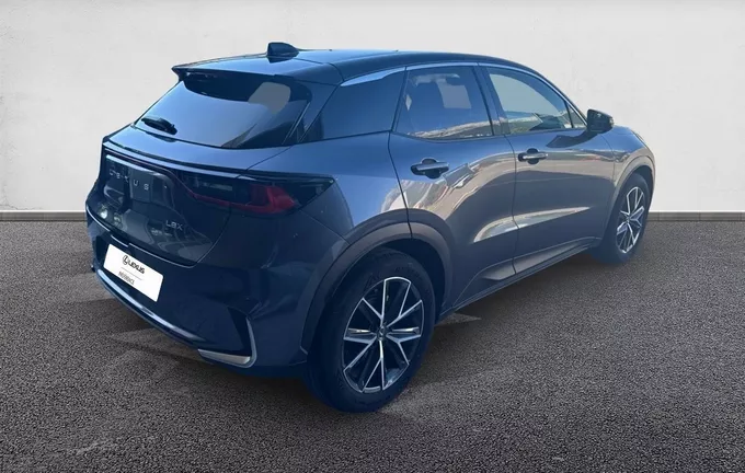 LEXUS LBX 2WD Emotion extérieur trois quart arrière droit 1103484