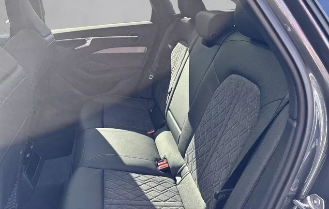 AUDI A6 Avant e-hybrid 367 ch S tronic 7 Quattro S line photo 17 9160