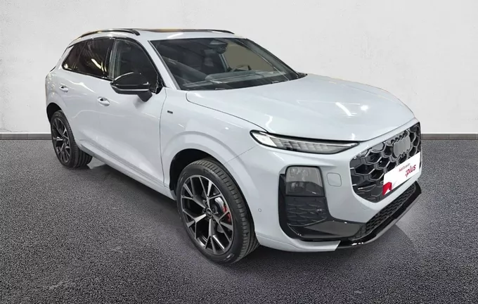 AUDI Q3 HYBRIDE Q3 e-hybrid 272 ch S tronic 6 S line extérieur trois quart avant droit 9548