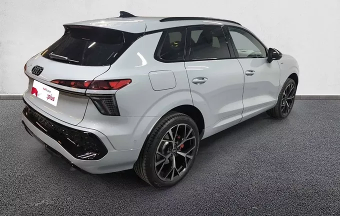 AUDI Q3 HYBRIDE Q3 e-hybrid 272 ch S tronic 6 S line extérieur trois quart arrière droit 9548