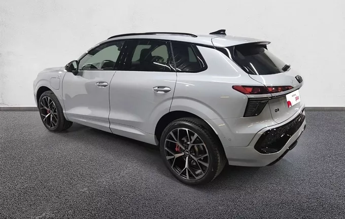 AUDI Q3 HYBRIDE Q3 e-hybrid 272 ch S tronic 6 S line extérieur trois quart arrière gauche 9548