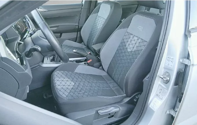 VOLKSWAGEN POLO 1.0 TSI 95 S&S BVM5 R-Line extérieur trois quart arrière droit 2124622