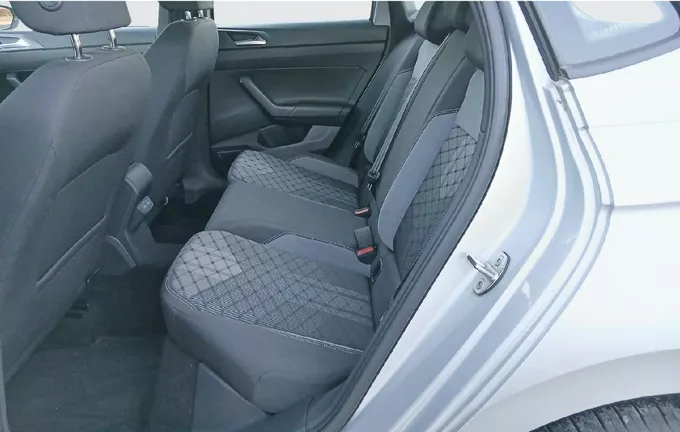 VOLKSWAGEN POLO 1.0 TSI 95 S&S BVM5 R-Line extérieur arrière 2124622