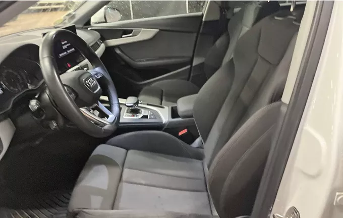 AUDI A4 Avant 40 TDI 204 S tronic 7 Quattro Business Line extérieur trois quart arrière droit 460306