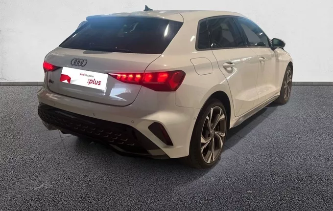 AUDI A3 Sportback TFSI Mild Hybrid 150 S tronic 7 S line extérieur trois quart arrière droit 2131221