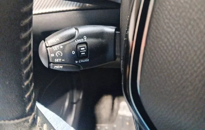 PEUGEOT 2008 PureTech 130ch S&S BVM6 Allure photo 18 2129579