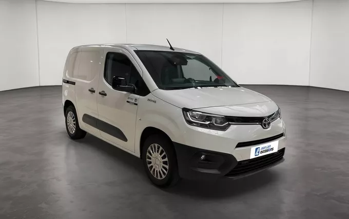 TOYOTA PROACE CITY ELECTRIC FOURGON MC23 PROACE CITY ELECTRIC MEDIUM 50KWH BUSINESS extérieur trois quart avant droit 1103925