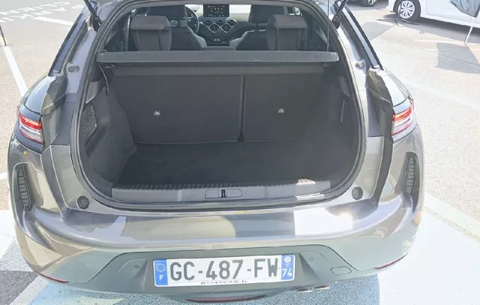 DS DS3 Crossback PureTech 130 EAT8 Performance Line extérieur arrière 946114