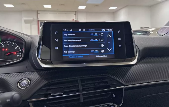 PEUGEOT 2008 PureTech 130 S&S EAT8 Allure extérieur trois quart avant gauche 212992
