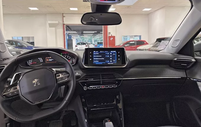 PEUGEOT 2008 PureTech 130 S&S EAT8 Allure extérieur trois quart avant droit 212992
