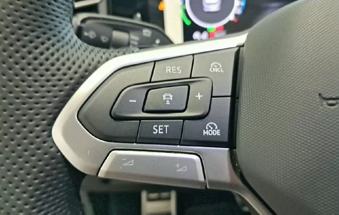 VOLKSWAGEN TIGUAN 1.5 eHybrid 272ch DSG6 R-Line photo 12 7877
