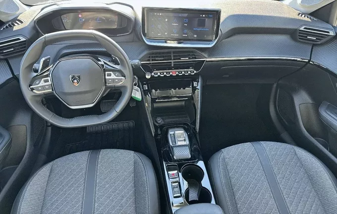 PEUGEOT 208 Hybrid 100 e-DCS6 Allure extérieur côté gauche 943988