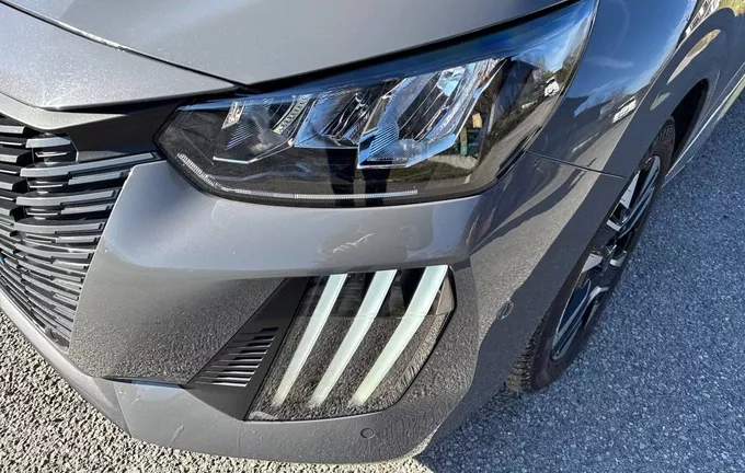 PEUGEOT 208 Hybrid 100 e-DCS6 Allure photo 16 943988