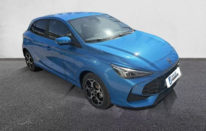MG MG3 1.5 L Hybrid+ 195 ch Luxury extérieur trois quart avant droit 601137