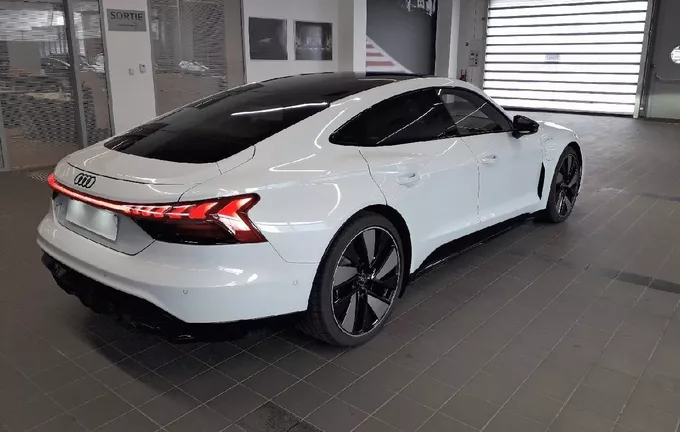 AUDI E-TRON GT 476 ch quattro Extended extérieur trois quart arrière droit 5817