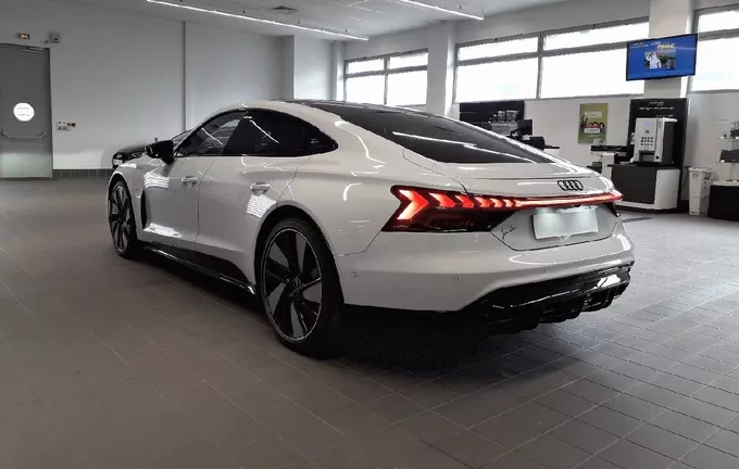 AUDI E-TRON GT 476 ch quattro Extended extérieur trois quart arrière gauche 5817