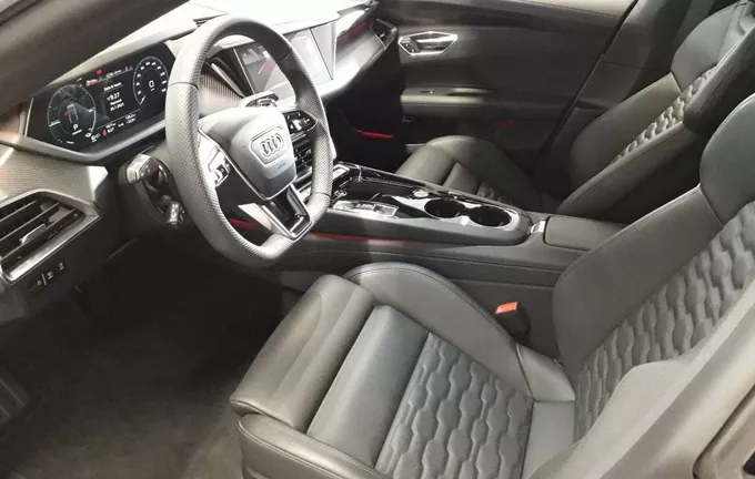 AUDI E-TRON GT 476 ch quattro Extended photo 11 5817