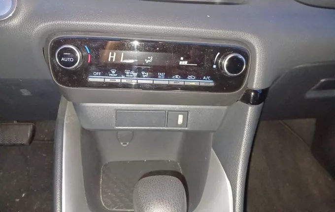 TOYOTA YARIS Hybride 116h Dynamic photo 14 1103086