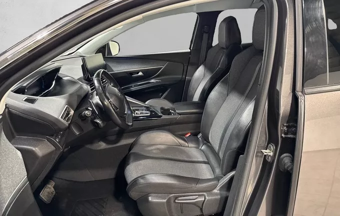 PEUGEOT 3008 Hybrid4 300 e-EAT8 Allure Pack photo 11 2127796