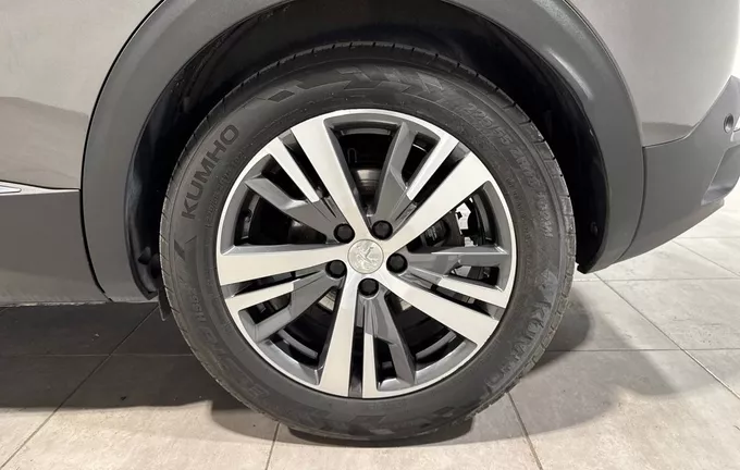 PEUGEOT 3008 Hybrid4 300 e-EAT8 Allure Pack photo 13 2127796