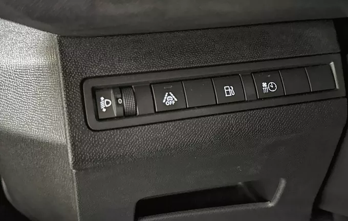 PEUGEOT 3008 Hybrid4 300 e-EAT8 Allure Pack photo 18 2127796