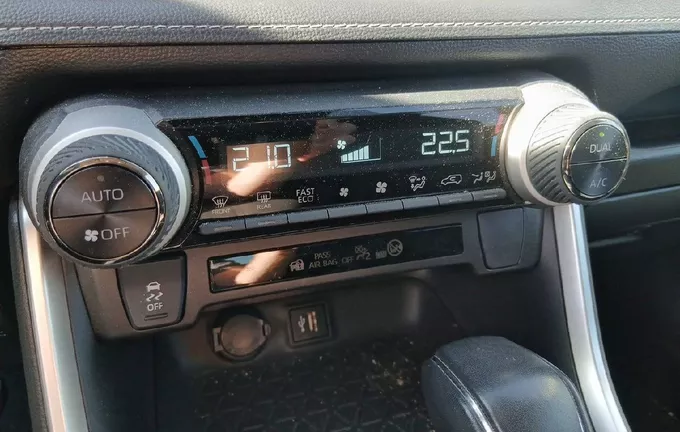 TOYOTA RAV4 Hybride 218 ch 2WD Dynamic photo 14 1103467