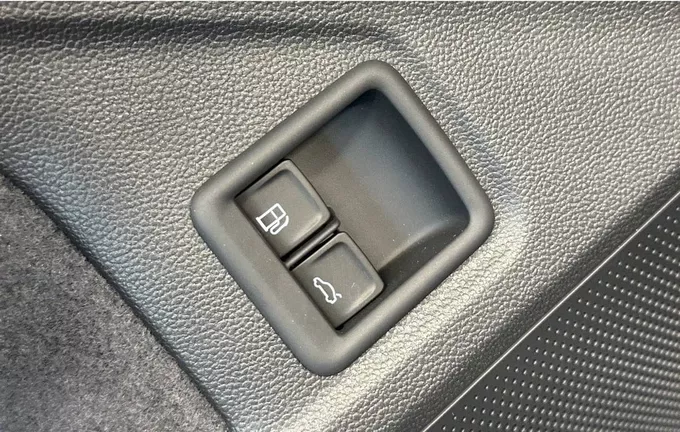VOLKSWAGEN PASSAT 1.5 eHybrid 272 DSG6 R-Line photo 19 2128506