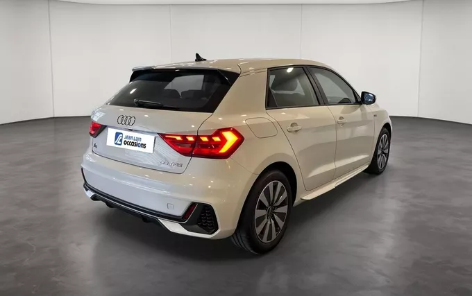 AUDI A1 Sportback 30 TFSI 110 ch S tronic 7 S Line extérieur trois quart arrière droit 2132064