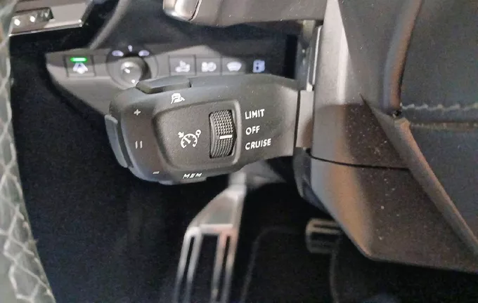 DS DS7 DS 7 Hybride Rechargeable E-Tense 300 EAT8 4x4 Rivoli photo 24 946404