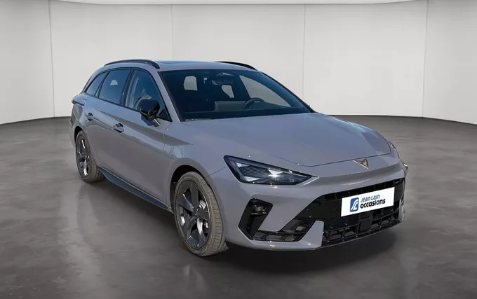 CUPRA LEON Sportstourer eHybrid 204 ch DSG6 V extérieur trois quart avant droit 3466
