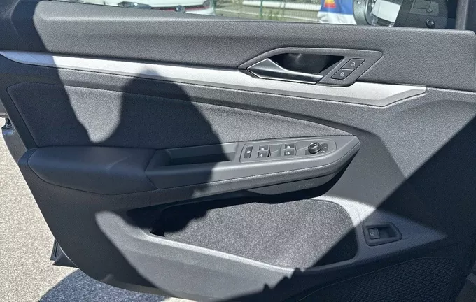 VOLKSWAGEN GOLF 1.5 eHybrid 204 DSG6 VW Edition photo 16 6733