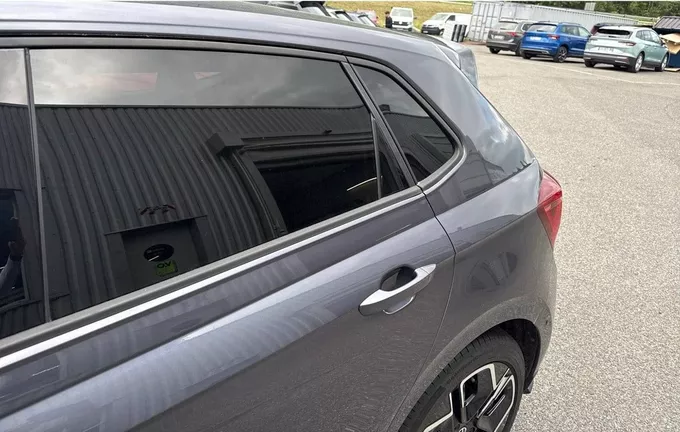 VOLKSWAGEN POLO 1.0 TSI 95 S&S BVM5 R-Line Edition extérieur trois quart avant droit 2129047