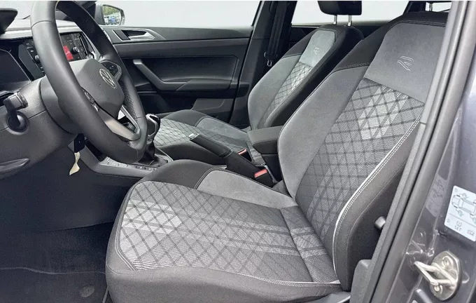 VOLKSWAGEN POLO 1.0 TSI 95 S&S BVM5 R-Line Edition extérieur trois quart arrière droit 2129047