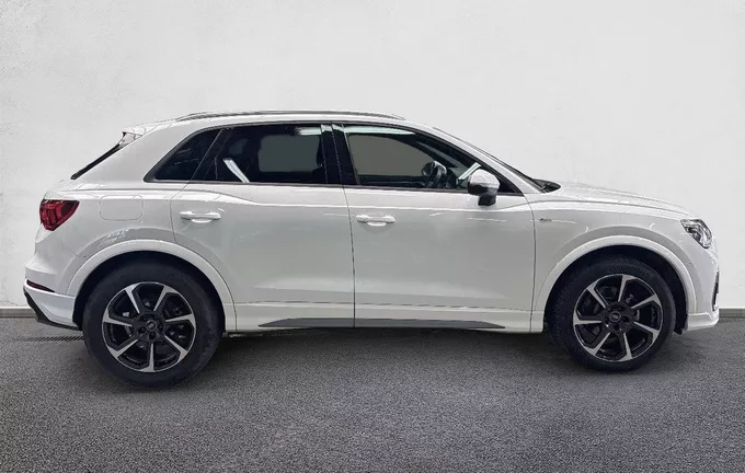 AUDI Q3 35 TDI 150 ch S tronic 7 S line extérieur côté droit 213053