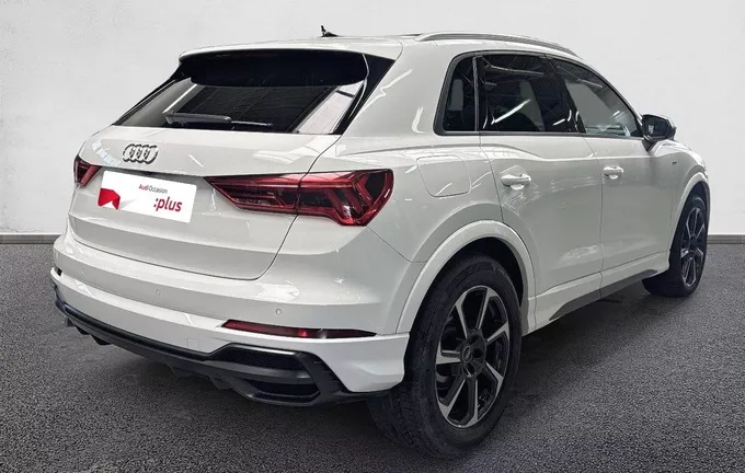 AUDI Q3 35 TDI 150 ch S tronic 7 S line extérieur trois quart arrière droit 213053