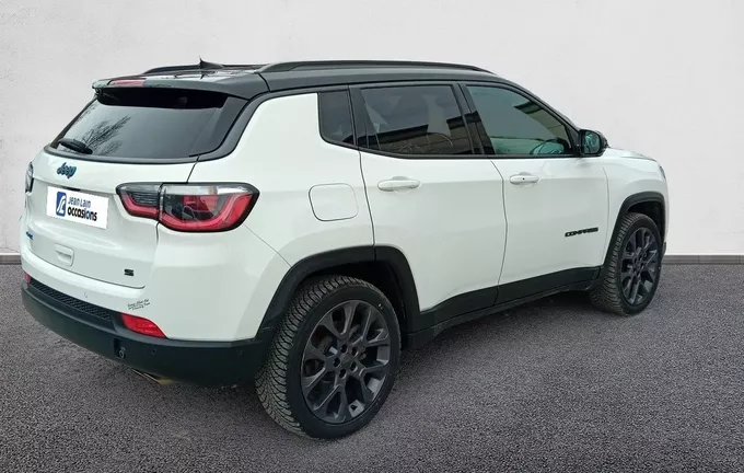JEEP COMPASS 1.3 GSE T4 240 ch PHEV AT6 4xe eAWD S extérieur trois quart arrière droit 560330