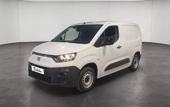 FIAT DOBLO FOURGON M 650KG PURETECH 110 S&S BVM6 extérieur trois quart avant droit 946472
