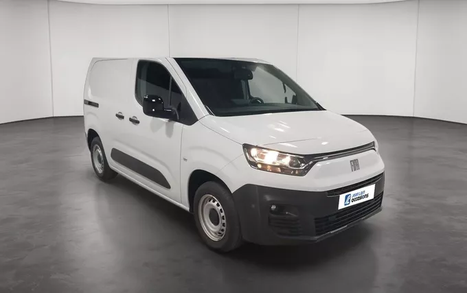 FIAT DOBLO FOURGON M 650KG PURETECH 110 S&S BVM6 extérieur trois quart arrière droit 946472