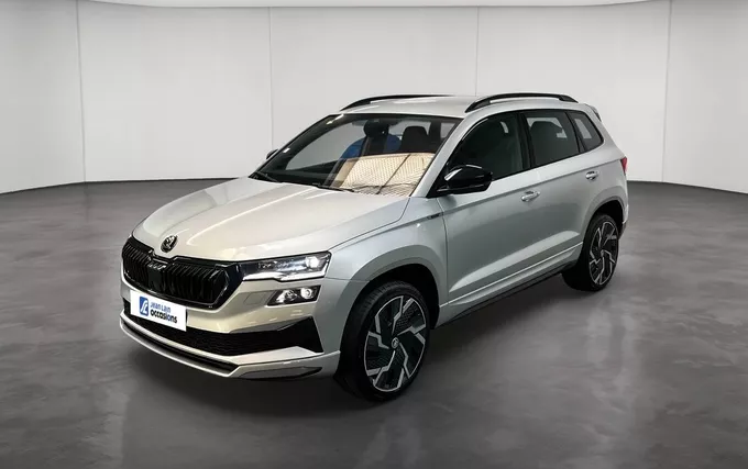 SKODA KAROQ 1.5 TSI 150 ch ACT DSG7 Sportline extérieur trois quart avant gauche 2133045